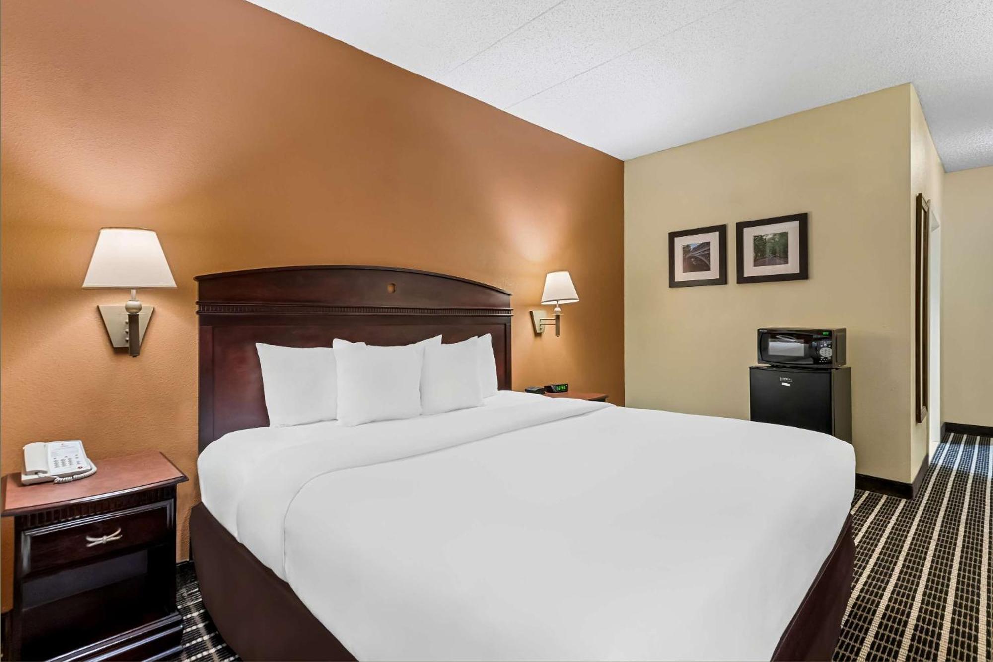 Comfort Inn & Suites Somerset - New Brunswick Екстер'єр фото