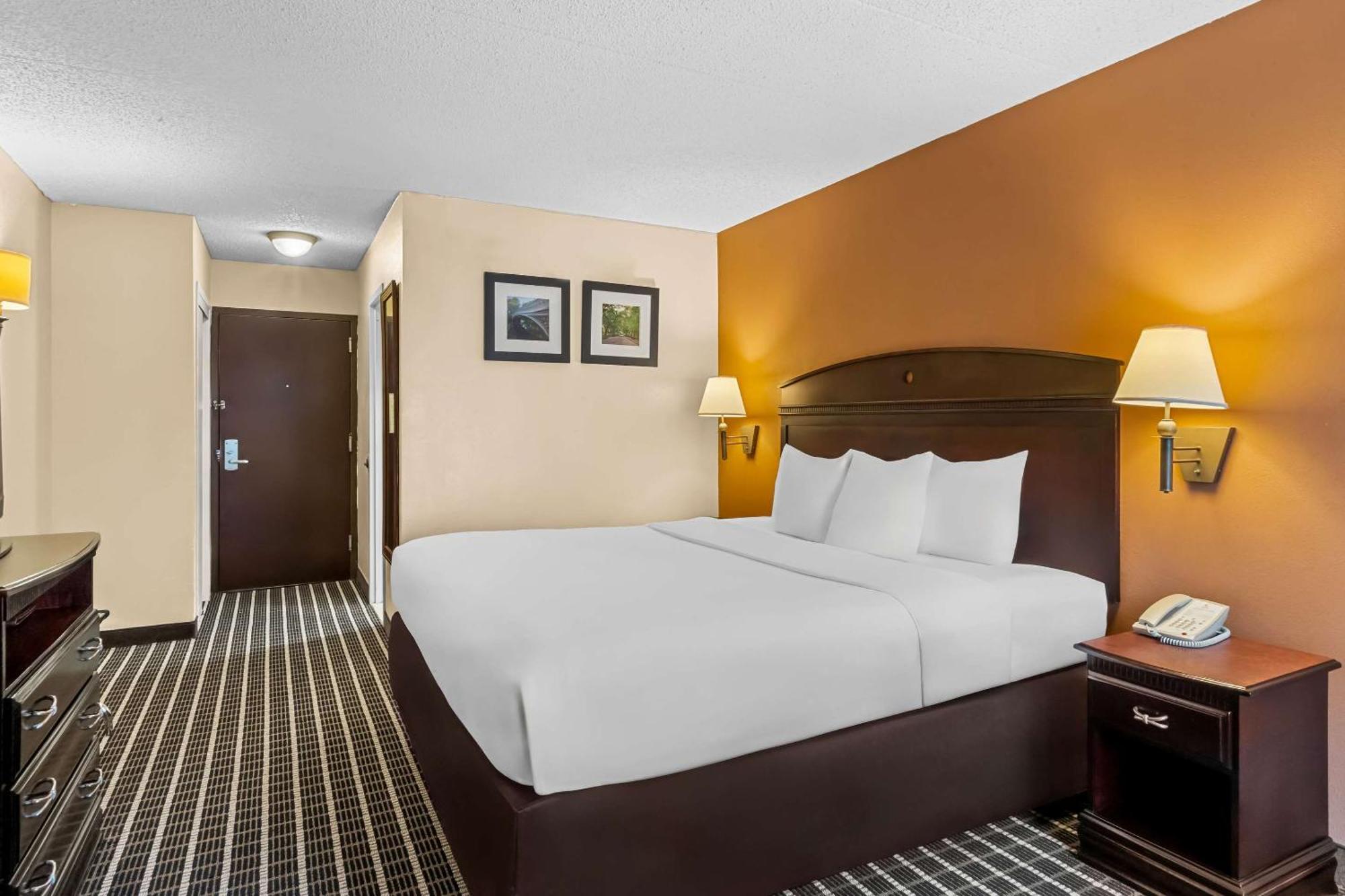 Comfort Inn & Suites Somerset - New Brunswick Екстер'єр фото
